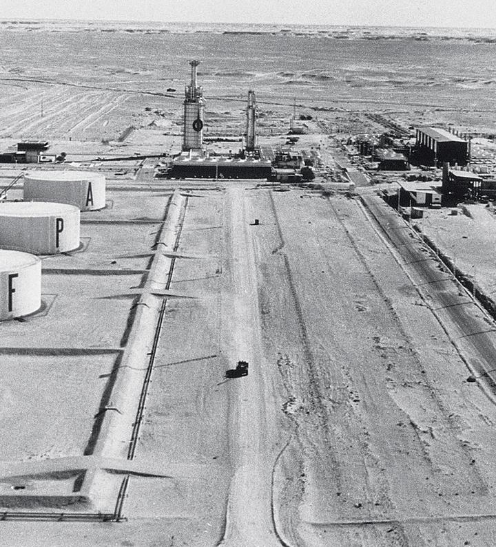 Réservoirs de stockage de la CFP-A d'Hassi Messaoud, Algérie, 1959